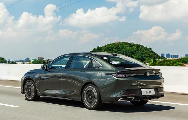 Старт продаж нового седана Changan Lamore